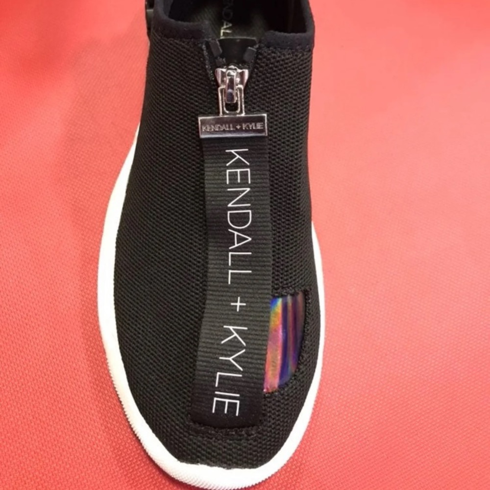 Comfortable KENDALL + KYLIE Norav Shoe